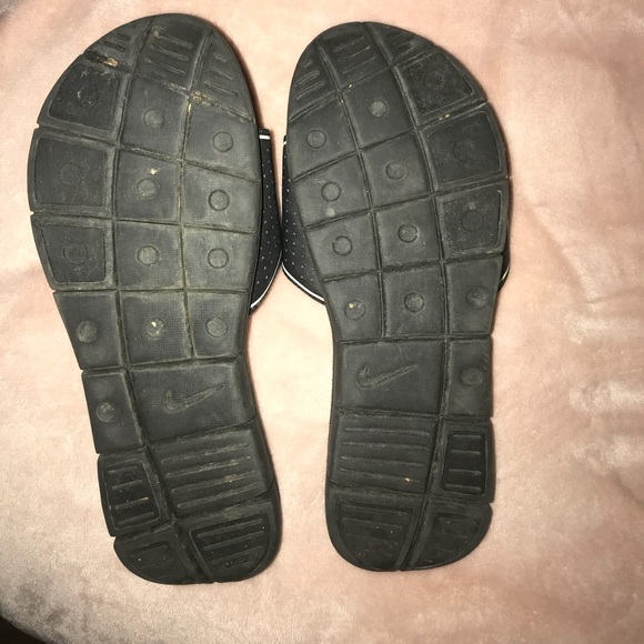 nike slides - Picture 2 of 2